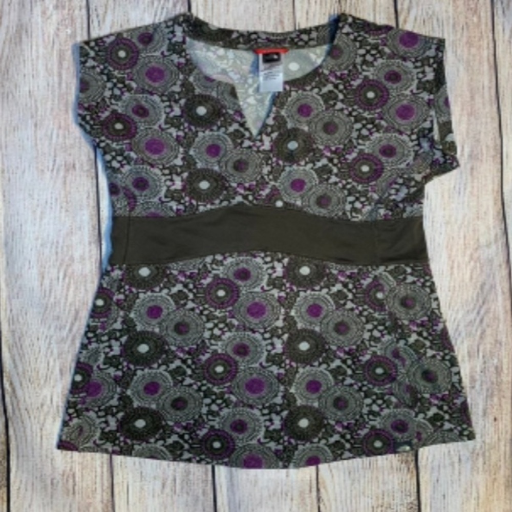 North Face top
